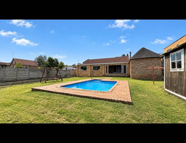 3 BEDROOM HOUSE FOR SALE IN ROTHDENE